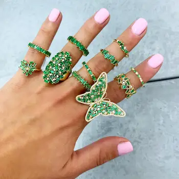 золотого цвета, бело-зеленый прямоугольник, вымощенный фианитами, роскошное коктейльное кольцо с большой бабочкой для женщин