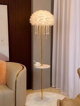 Торшер из перьев, Журнальный столик для хранения хрусталя, Прикроватный диван для гостиной, Прикроватный диван для спальни, Роскошная вертикальная лампа в скандинавском кремовом стиле.